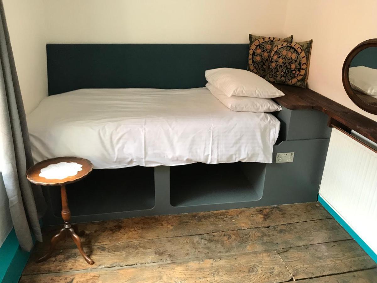 Bed and Breakfast The White Bear Devizes Exterior foto