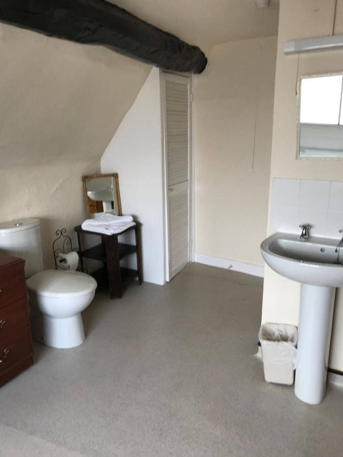 Bed and Breakfast The White Bear Devizes Exterior foto